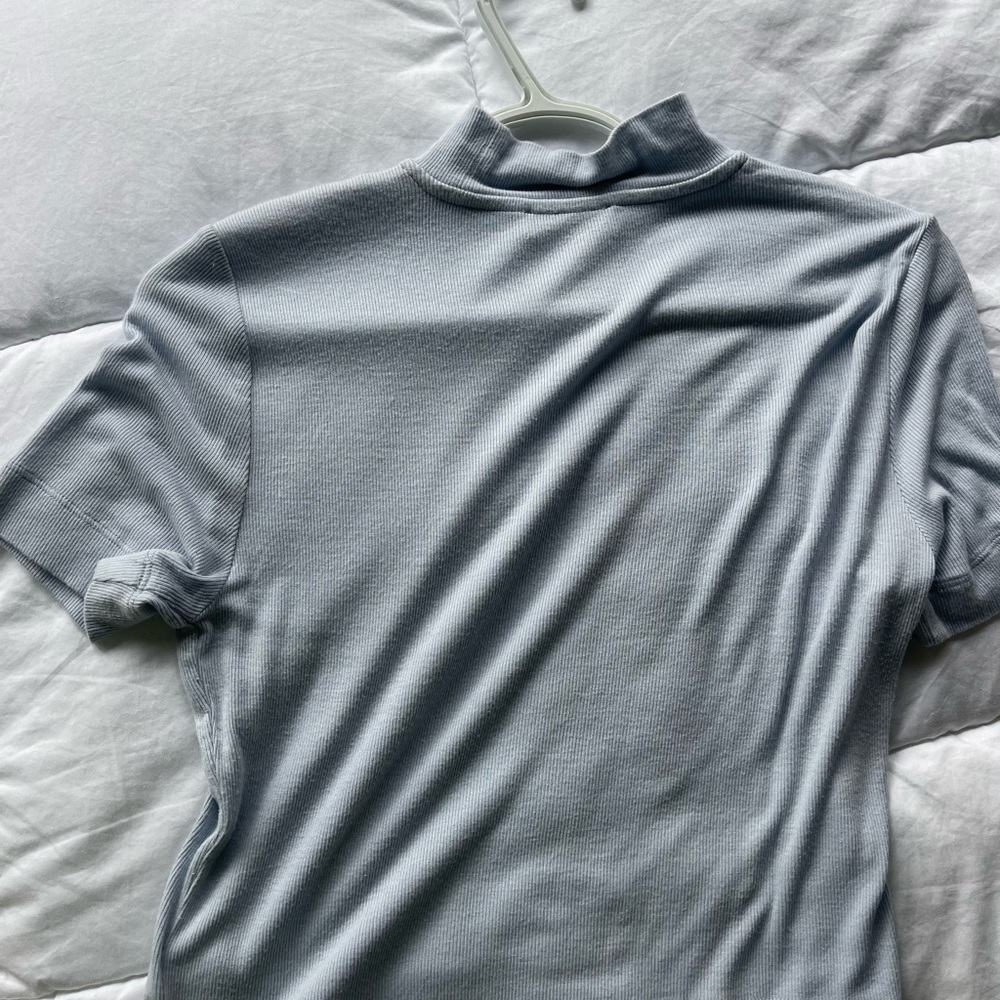 Cropped mock neck short sleeve babton shirt
